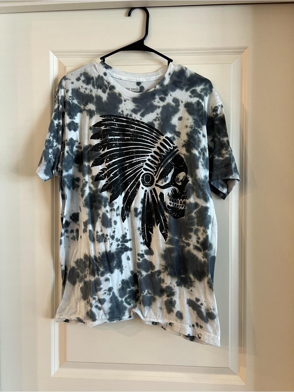 Men’s Tie-Dye Skull Headdress Graphic Tee - Black & White